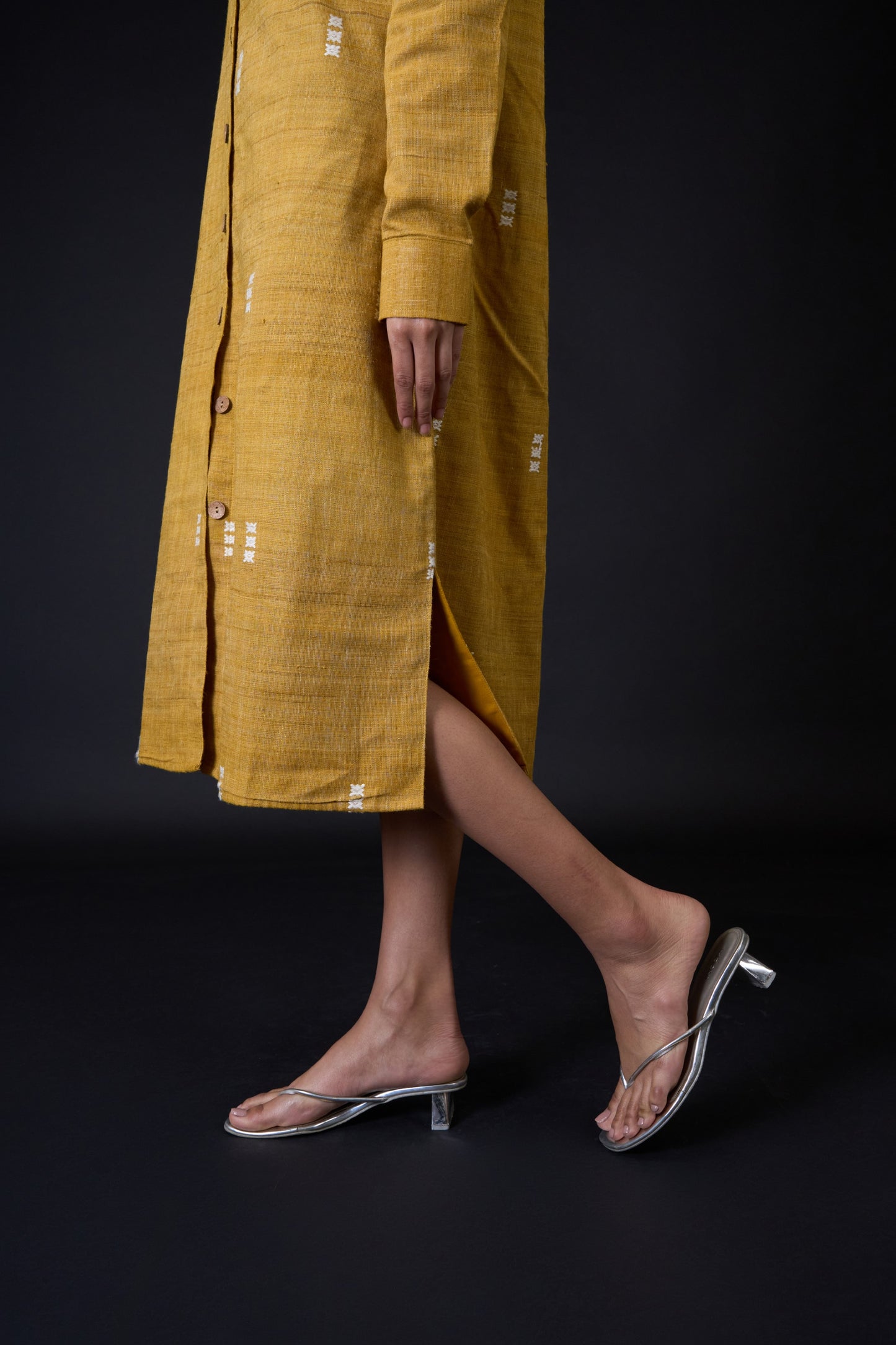 Hunali (সোণালী) Relaxed Fit Midi Shirt Dress