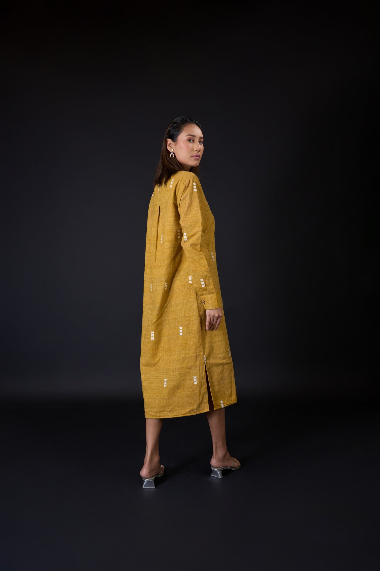Hunali (সোণালী) Relaxed Fit Midi Shirt Dress