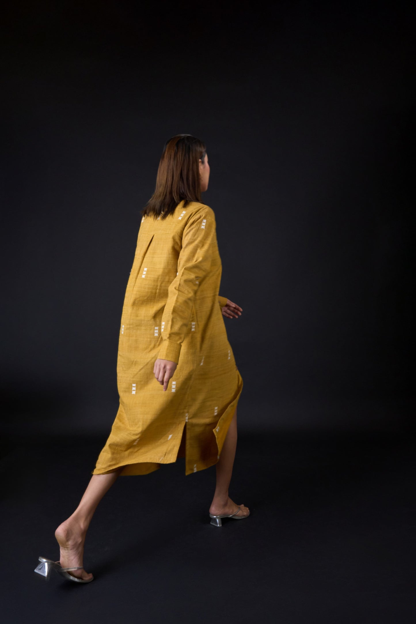Hunali (সোণালী) Relaxed Fit Midi Shirt Dress